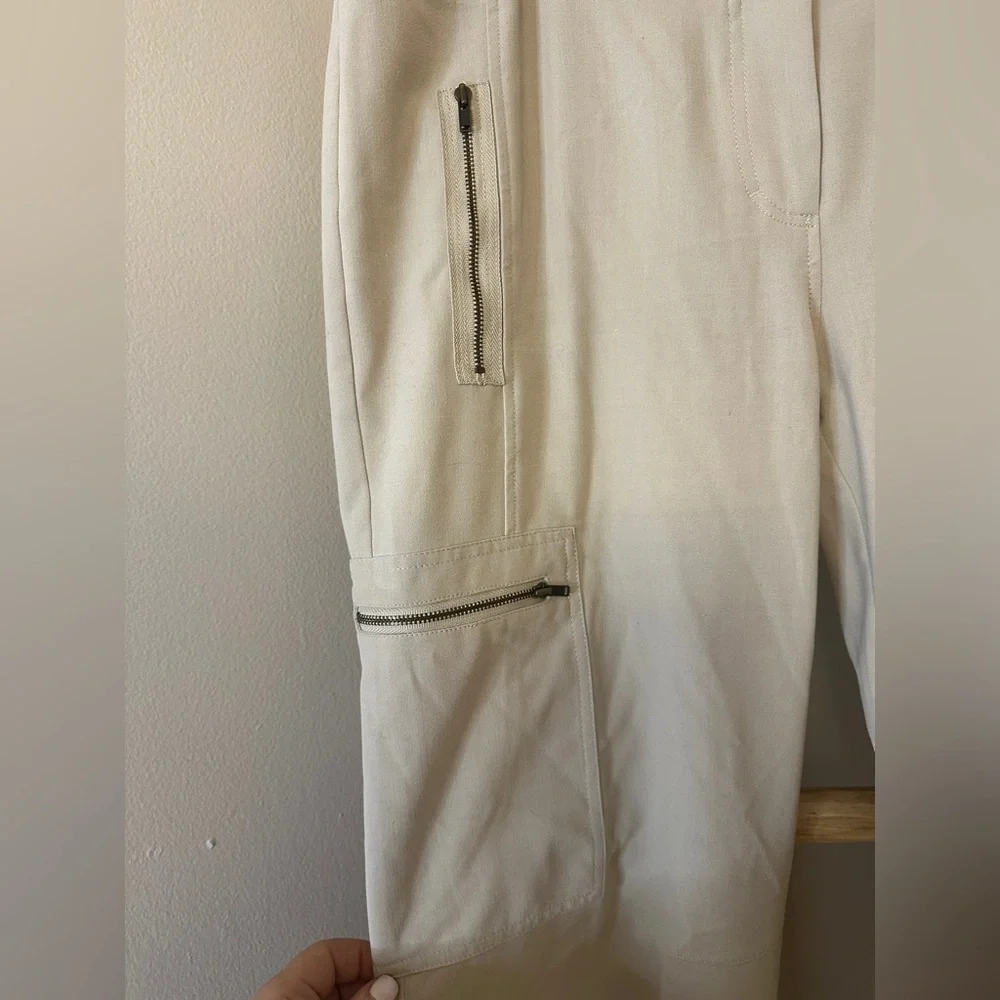 Chicos Cargo Pants Womens 1 US Size 8 Beige Zip Pocket Casual Roll Tab